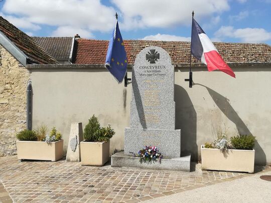 Monument aux morts et Monument des Corses